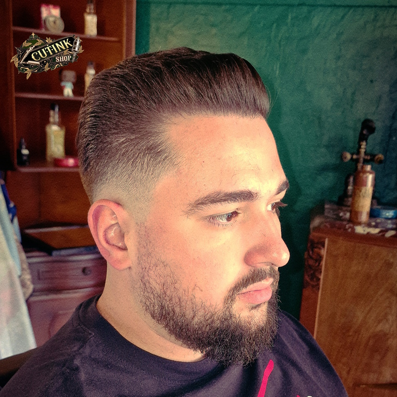 Adulte coupe en arrière